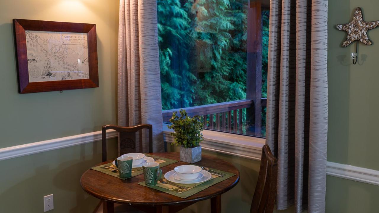 Wild Pacific Guest Suites Юклулет Экстерьер фото