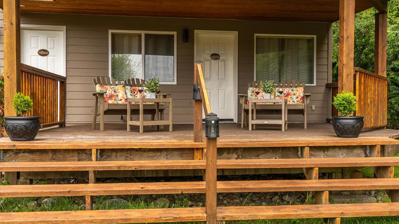 Wild Pacific Guest Suites Юклулет Экстерьер фото